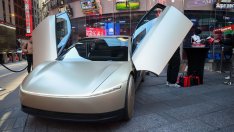 Дебютът на Cybercab на Tesla в Тексас оставя много въпроси без отговор