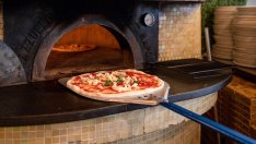 Поскъпването на зехтина продължава да тласка нагоре цените на пицата и паелята