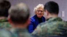 Германският министър на отбраната Кристине Ламбрехт подаде оставка