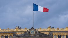 Премиерът на Франция обмисля да предложи референдум за бюджета