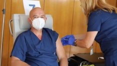 Препоръчаха трета доза ваксина на Pfizer срещу COVID при рискови групи и у нас