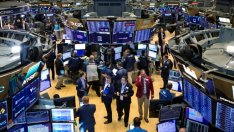 Щатските индекси приключиха без единна посока в очакване на новите стимули