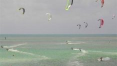 Кайтсърфингът – новата страст на морето