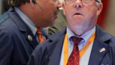 Спадът при технологичните акции тласка надолу щатските индекси*