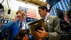 Dow Jones изгуби над 800 пункта в най-лошото си пропадане за последните 8 месеца