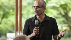Сатя Надела оглавява Microsoft?