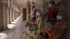 Заразените с коронавирус в Индия надхвърлиха 20 млн.