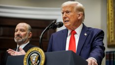 Тръмп даде на производителите на автомобили едномесечна отсрочка за митата