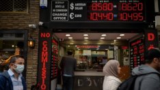 Турската лира достигна рекордно дъно заради дипломатическия спор на Ердоган