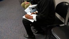 Молбите за помощи при безработица в САЩ намаляват повече от очакваното