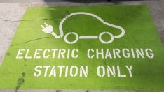 Всички искат да продават електромобили, но никой не строи зарядни за тях