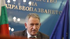 Кацаров: Налагат се допълнителни мерки, но не и пълно затваряне засега