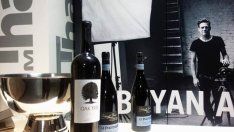 Браян Адамс откри изложбата си с вина "Le Photographe"