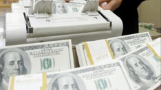 Доларът продължава да потъва, достигайки 3-седмично дъно