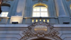 Швейцария очаква постепенен спад на франка след скока от 15%