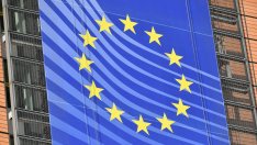 ЕК предлага два варианта за отпускането на до 210 млрд. евро за Украйна