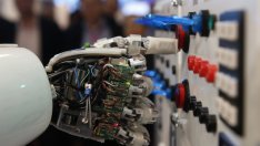 Компаниите наемат писатели и поети, за да работят с изкуствен интелект