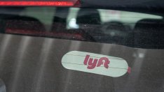 Lyft разочарова с прогнозата си за печалбата, което потопи акциите ѝ
