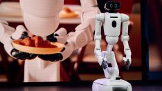 Хуманоидните роботи печелят публиката, но предизвикателствата остават