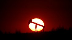 Цените на петрола остават стабилни след сигнала за по-скорошна търговска сделка*