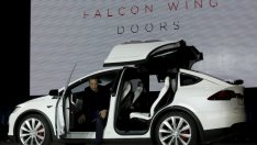 Най-достъпният Tesla Model X - по-бърз от Porsche Cayenne GTS