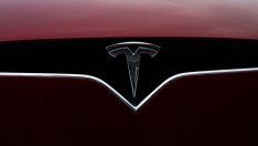 Книжата на Tesla ще достигнат Марс преди SpaceX