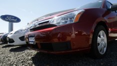 Бизнесът в чужбина е спирачката за американските автомобилни гиганти