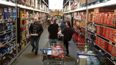 Оказва ли властта натиск върху търговските вериги за забавяне на инфлацията?