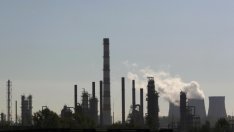 МАЕ: Пренаситеният петролен пазар ще потиска търсенето до 2020 г.