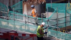 Германската икономика ще се забави почти двойно през 2017 г.