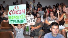 Варненци продължават протестите заради проекта "Алея първа" в Морската градина