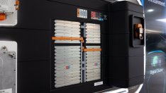 Акциите на некитайските доставчици на батерии на Tesla се радват на силно рали