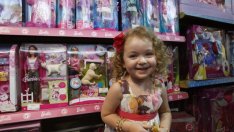 Клиповете с деца, разопаковащи подаръци, са новият бум в YouTube