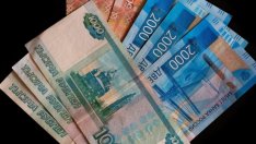 Р. Стефанов: Сривът на рублата изпуска напрежението за руската икономика