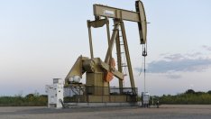 Петролът започна възстановяването на цената си