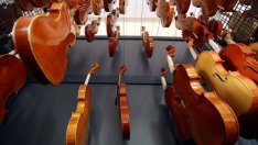 Италианските майстори на цигулки търсят начини да направят бизнеса си печеливш