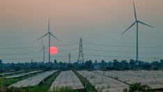 САЩ се отказват от битката за чиста енергия, изоставайки далеч зад Китай