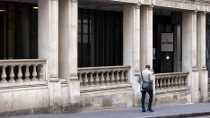 Икономиката на Великобритания е продължила растежа си през май