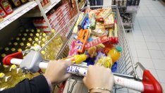 Служители на  КЗК проверяват офисите на "Метро" и "Фантастико"