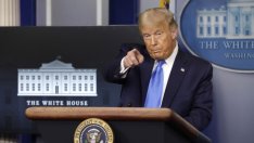 Тръмп постави най-могъщата демокрация в света на страната на авторитаризма