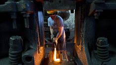 Бизнес активността в еврозоната се забави до 23-месечно дъно