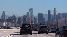 Компанията, която плаща на шофьори да оставят колите в гаражите си