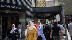 Armani може да раздели обявения за продажба дял от 15% между трима купувачи