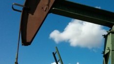 Надеждите за намаляване на предлагането повишават цените на петрола*