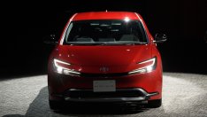 Toyota иска да върне славата на Prius в САЩ, без да разчита на изцяло електрическа версия