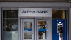 UniCredit увеличава дела си в Alpha Bank в подновена вълна от покупки