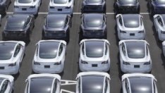 Спадът на Tesla изтри 300 млрд. долара от пазарната й капитализация