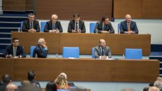 Кабинетът „Желязков” оцеля след първия вот на недоверие