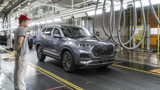 Кризата с горивата в Русия тласка повече купувачи към китайски електромобили
