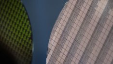 Intel забавя строежа на завода си в Охайо